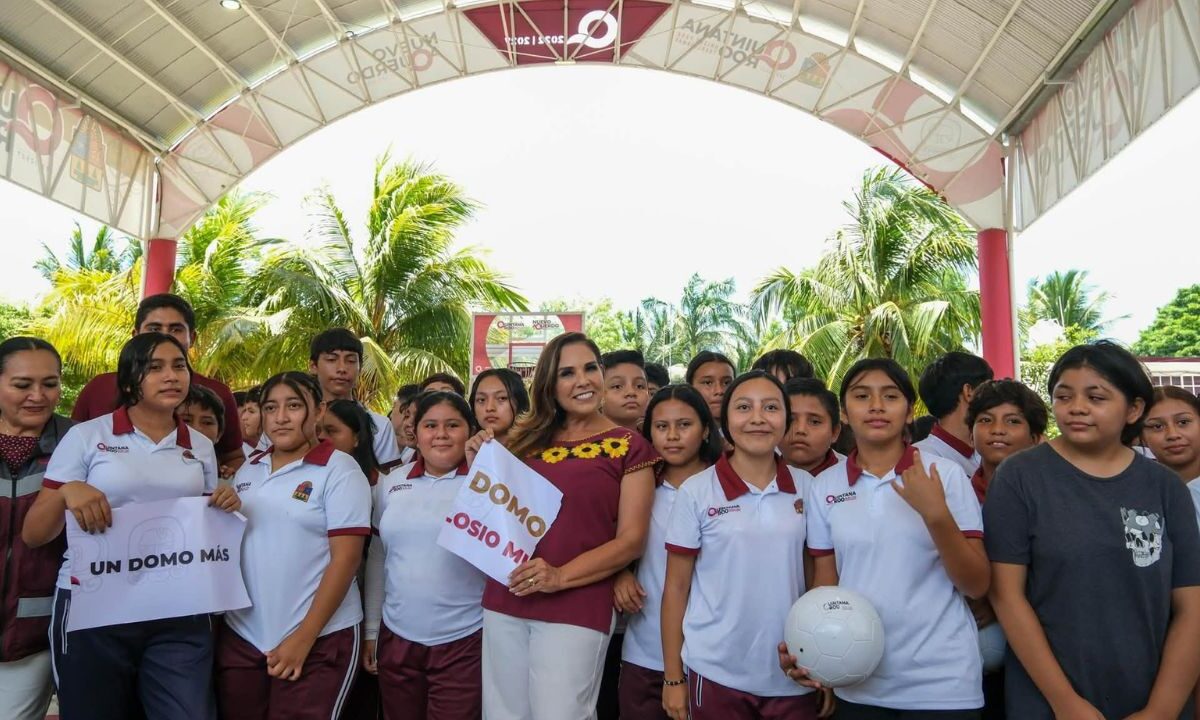 Mara Lezama entrega domo escolar en Huay-Pix tras 44 años