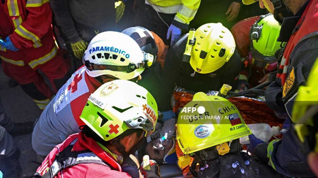 Milagro en Venezuela: rescatan a un hombre 8 días después de los terremotos