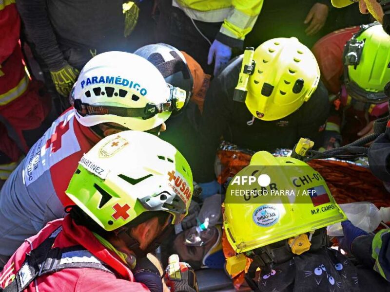 Milagro en Venezuela: rescatan a un hombre 8 días después de los terremotos