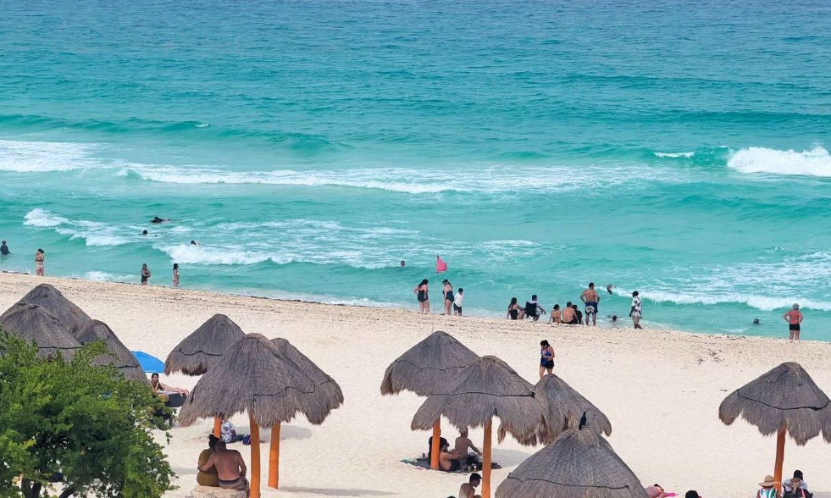 Playas de Cancún registran masiva afluencia y rescates en verano