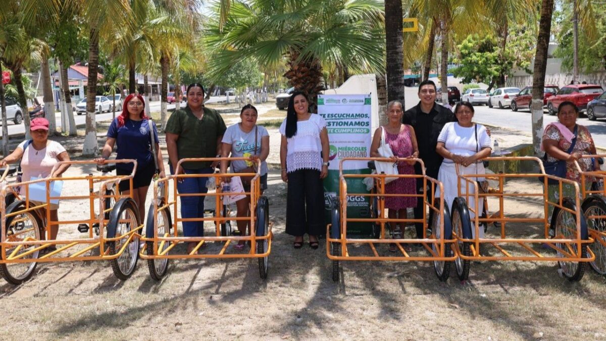 Blanca Merari beneficia a mujeres de Puerto Morelos con la entrega de triciclos de carga