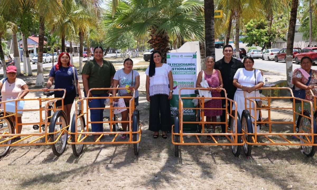 Blanca Merari entrega apoyos a mujeres de Puerto Morelos