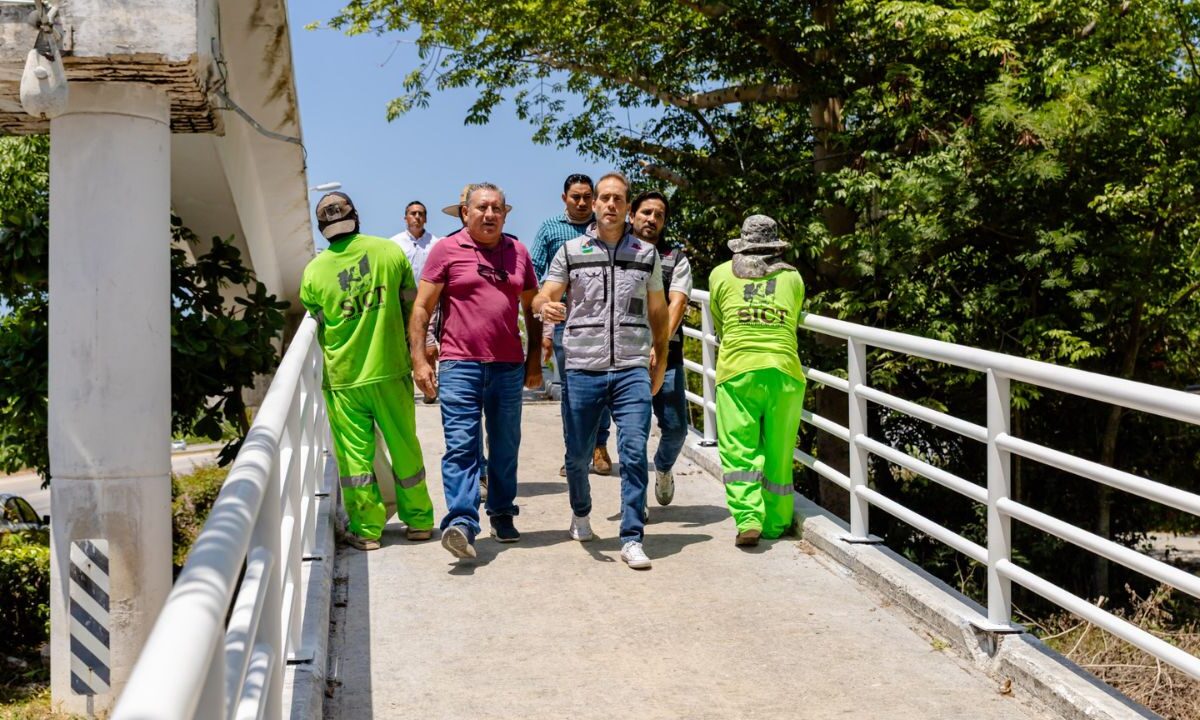 Rehabilitan puente peatonal de Chemuyil tras gestión en Tulum