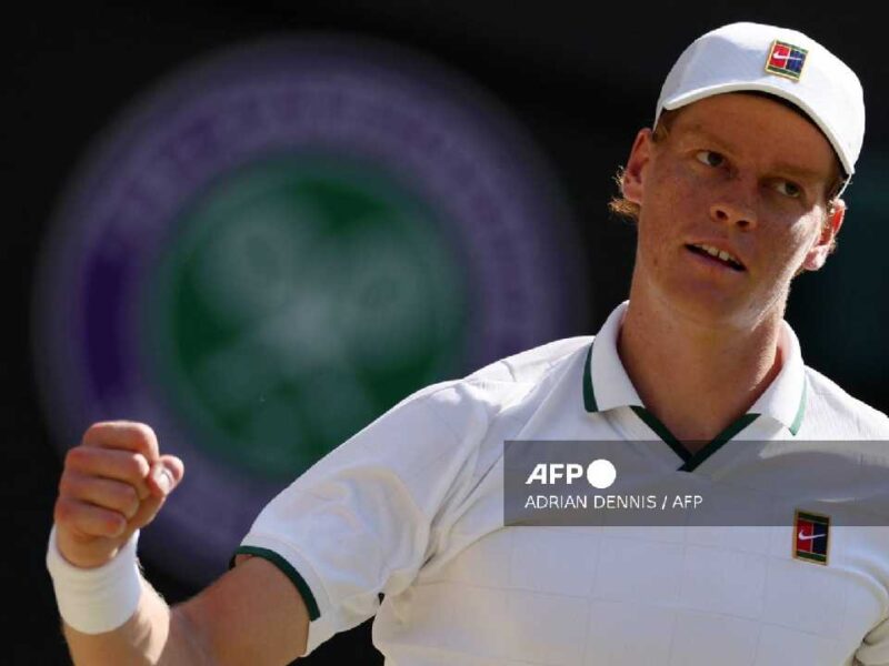 Sinner avanza con autoridad y queda a un paso de otra final en Wimbledon