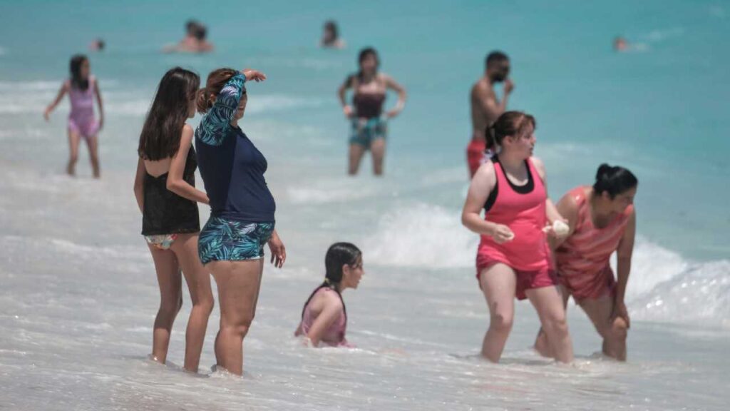 Turismo nacional, clave para mantener la actividad hotelera en el Caribe Mexicano este verano