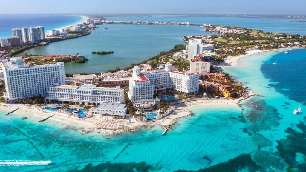 Zona Hotelera de Cancún: colapso amenaza la laguna Nichupté