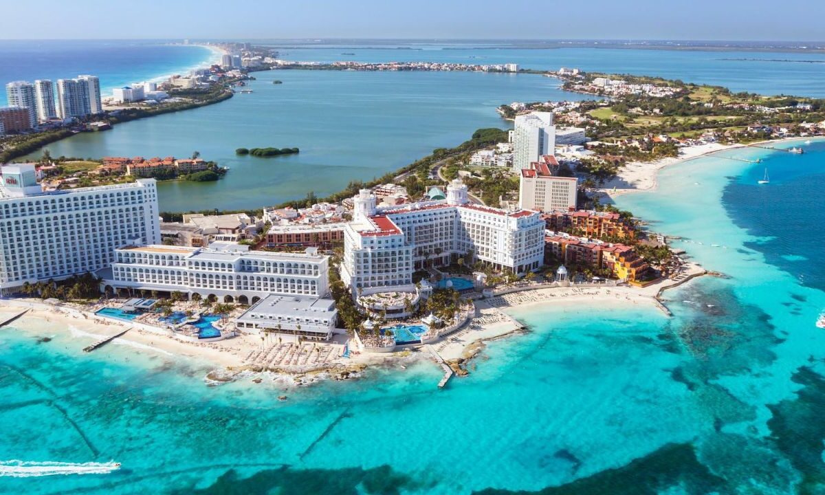 Zona Hotelera de Cancún: colapso amenaza la laguna Nichupté