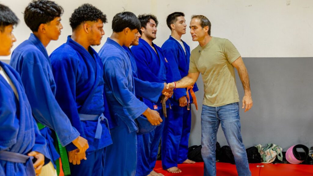 Diego Castañón impulsa el deporte en Tulum con más becas