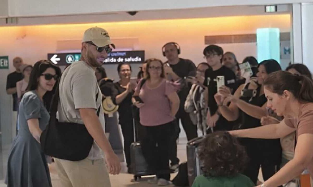 Raúl Alonso Jiménez hizo escala en Cancún.