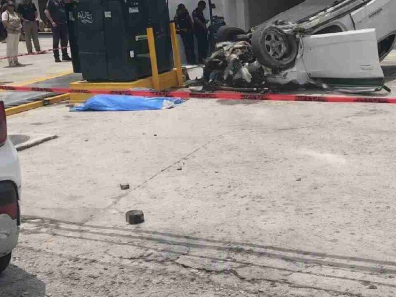Accidente vehicular en la avenida Bonampak de Cancún deja una mujer fallecida y al menos dos lesionados