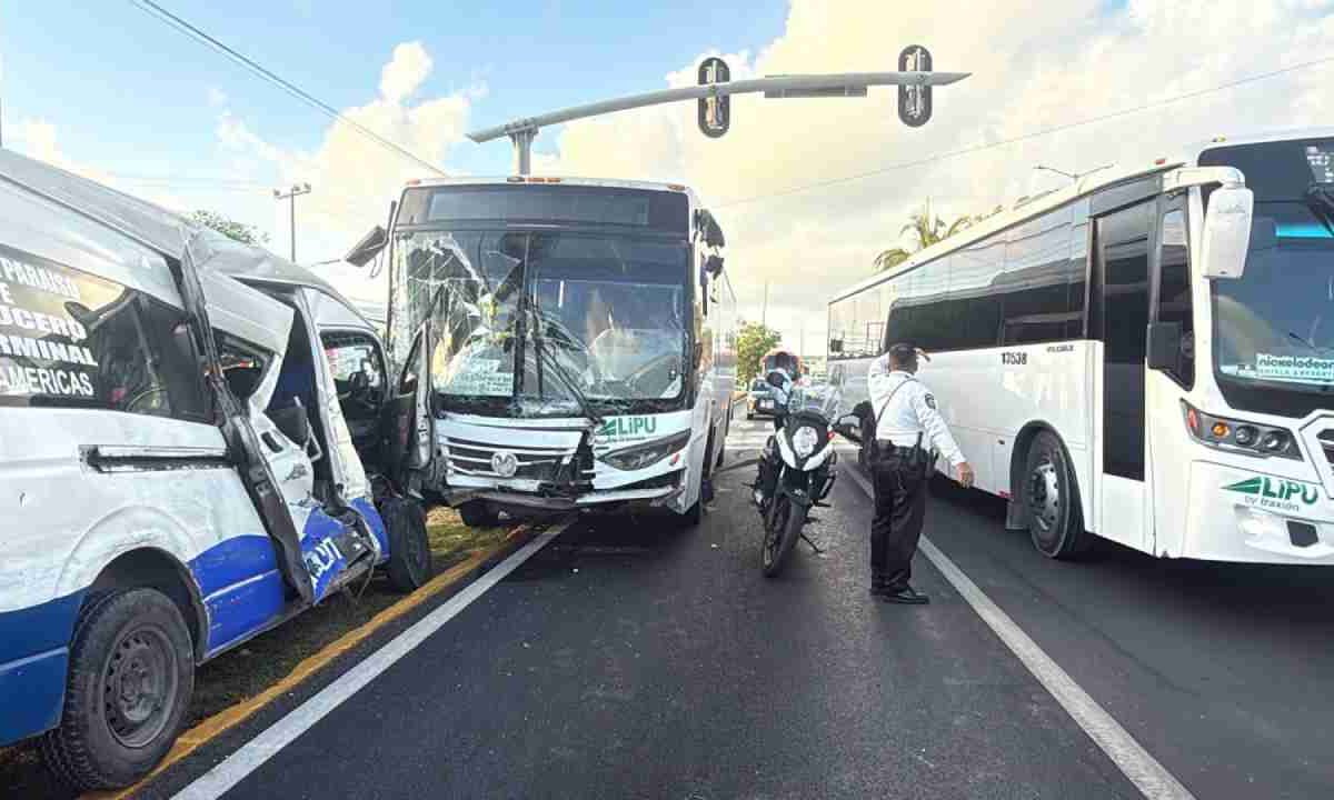 Accidente en la avenida Tulum con Nichupté.