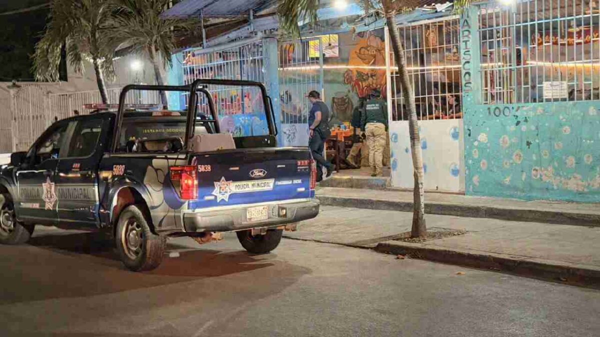 Atacan coctelería en Cancún.