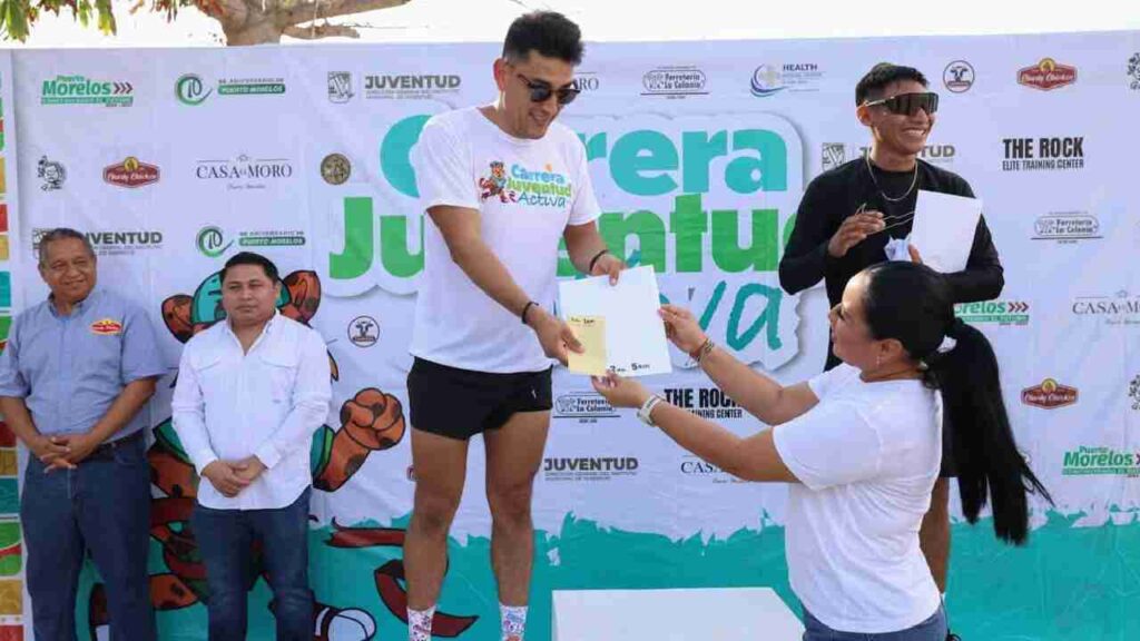 Exitosa carrera en Puerto Morelos.
