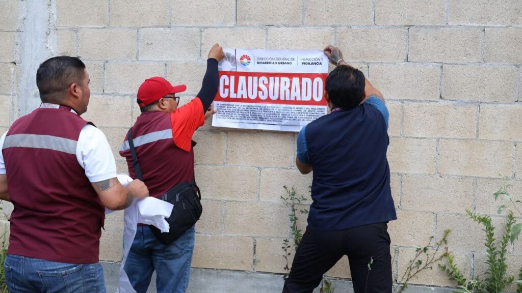Clausuran desarrollo irregular Mayorales, cerca de la avenida Huayacán