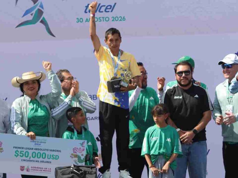 Cristhian Pacheco hace historia y conquista el Maratón Ciudad de México