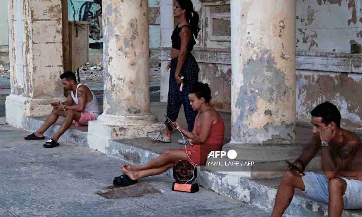 Regresa poco a poco la luz a Cuba.
