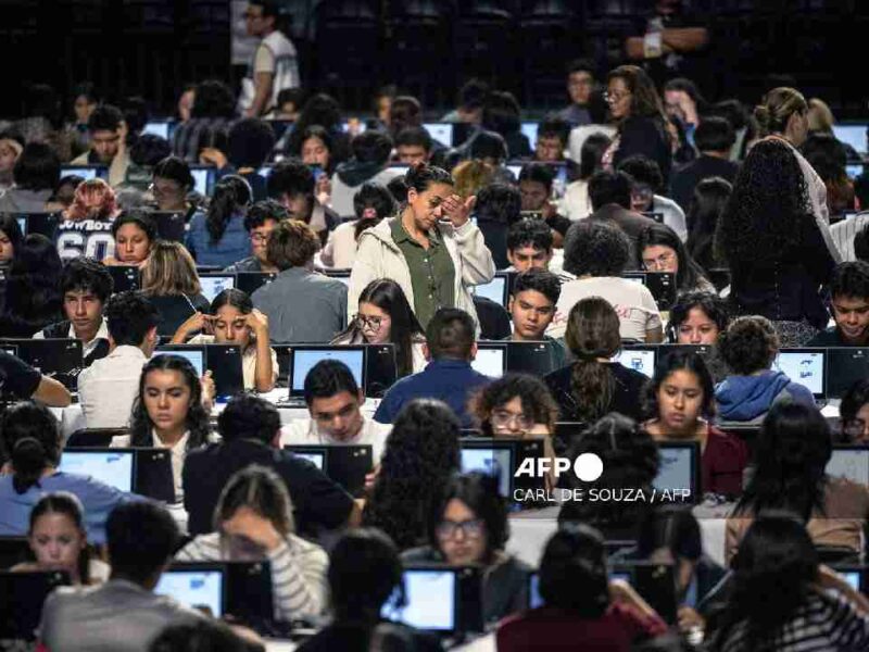 Detiene a 2 hombres por "esquema" de fraude en examen de la UNAM