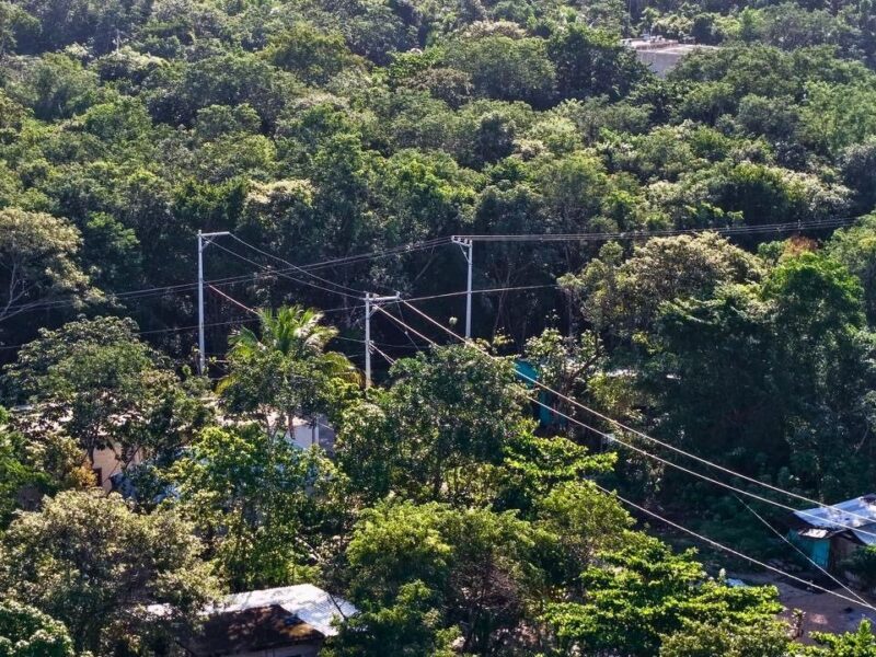 Cancún duplica obras de electrificación en colonias rezagadas con apoyo de CFE