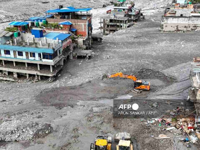 Elevan a 273 número de muertos y más de 1300 desaparecidos tras deslaves entre Nepal y el Tíbet