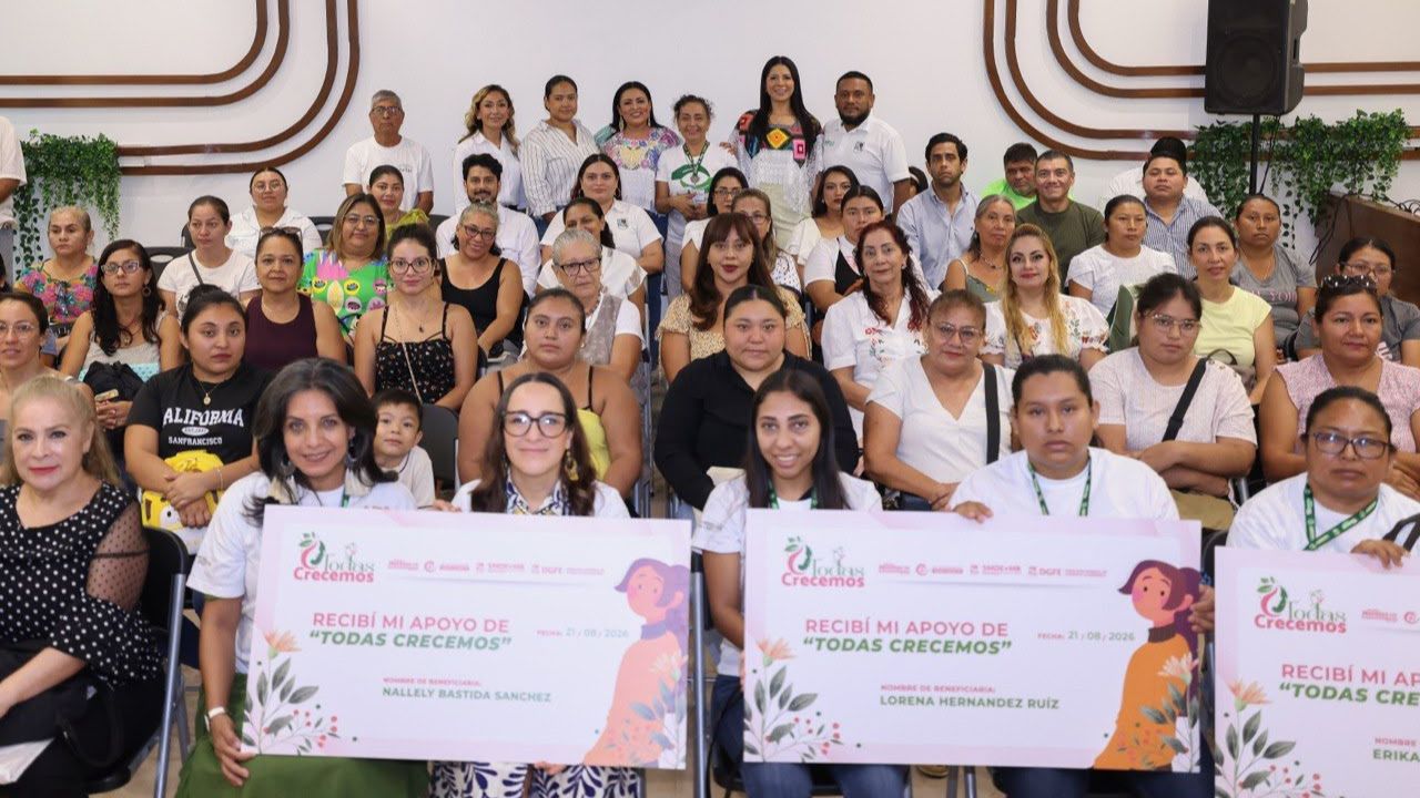 Blanca Merari entrega apoyos de 'Todas Crecemos'
