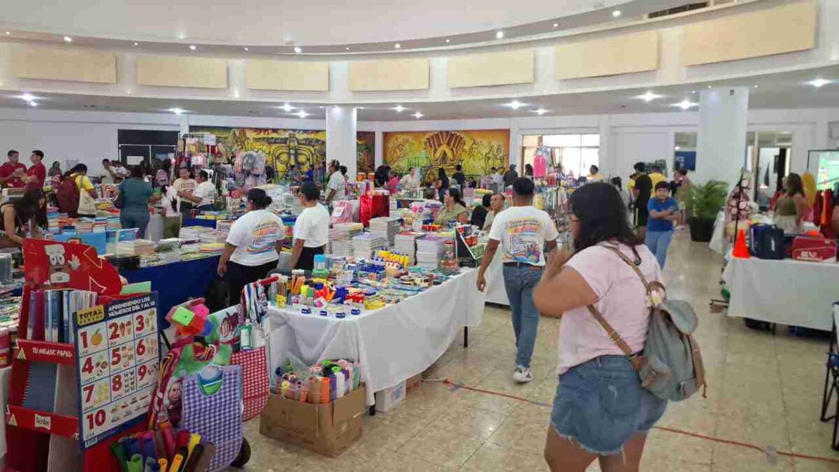 Todo un éxito la expo de útiles escolares.