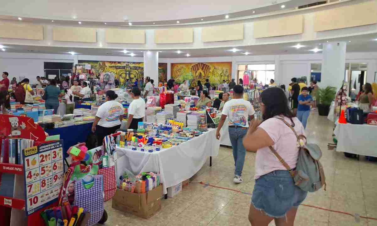 Todo un éxito la expo de útiles escolares.