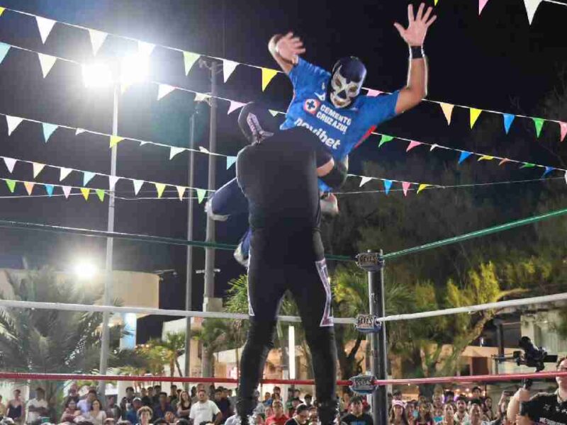 "Furia en el Caribe" hace vibrar a Isla Mujeres con lucha libre y diversión familiar