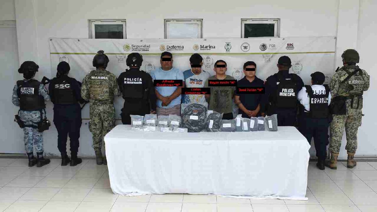 Aseguran droga y detienen a 4 en Bacalar.