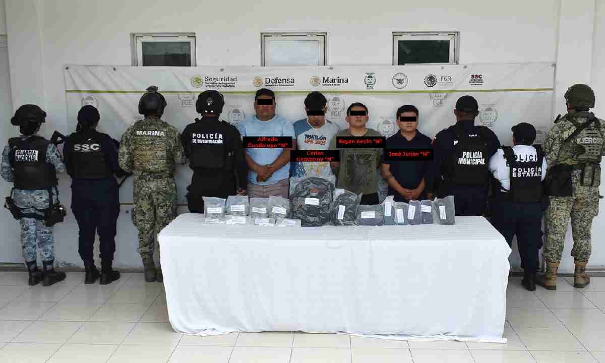 Aseguran droga y detienen a 4 en Bacalar.