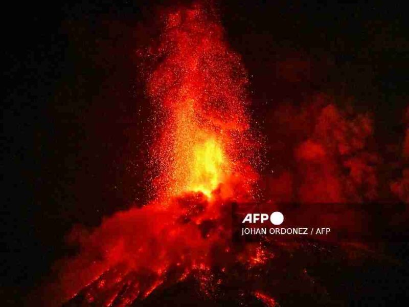 Guatemala eleva alerta por fuerte erupción del Volcán de Fuego; inician evacuaciones