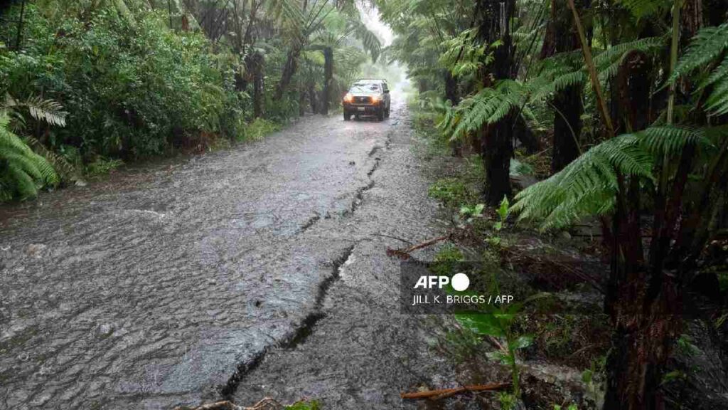 Huracán Lala deja lluvias intensas y riesgo de inundaciones mientras se aleja de Hawái