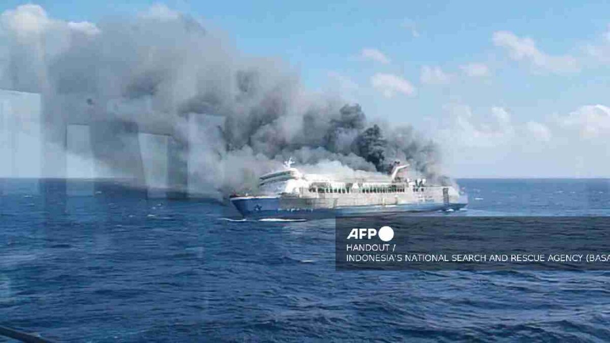 Incendio de ferry en Indonesia.