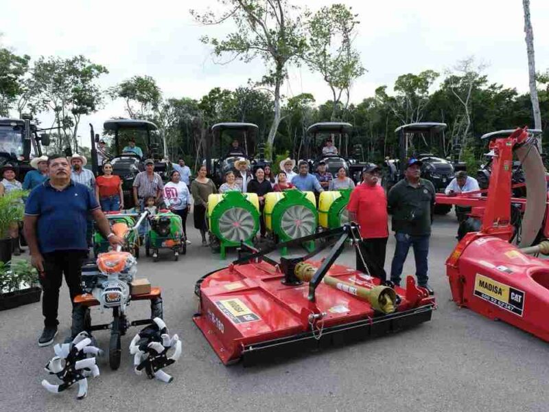 Maquinaria e implementos agrícolas llegan a 73 productores de Quintana Roo