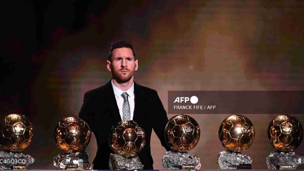 Messi pone en duda su futuro en el fútbol tras despedir a su padre