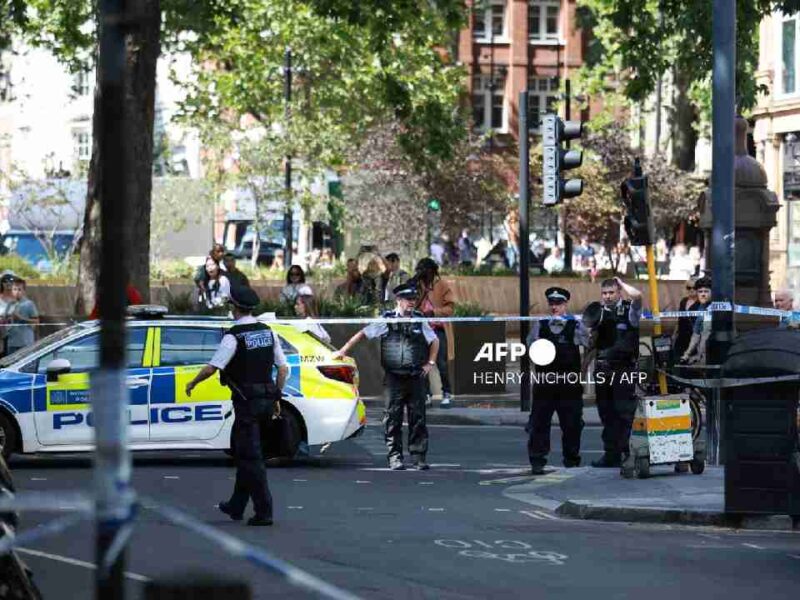 Mujer armada desata el terror en Londres; hay 4 personas heridas con arma blanca