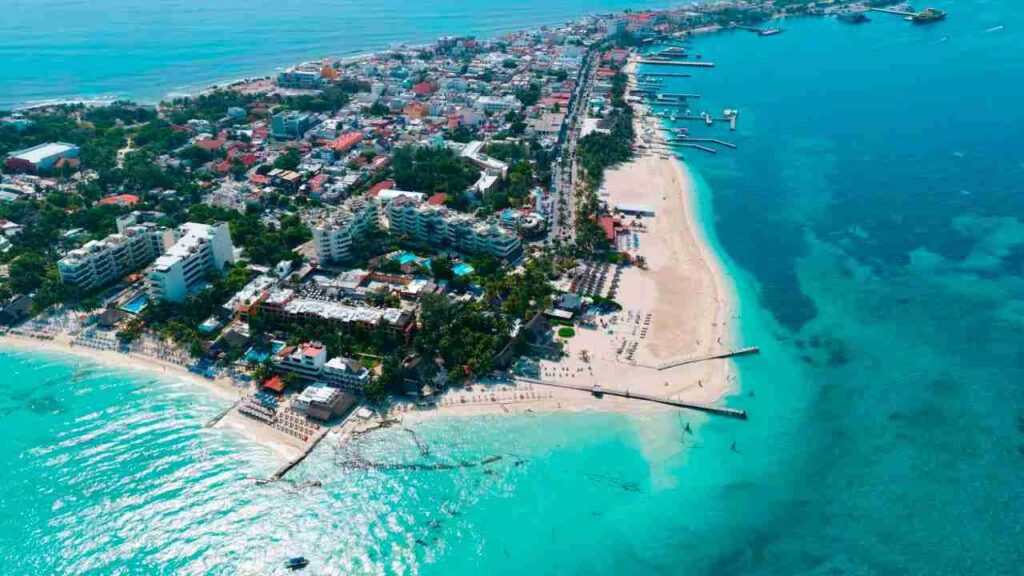 Playas de Isla Mujeres brillan con luz propia.