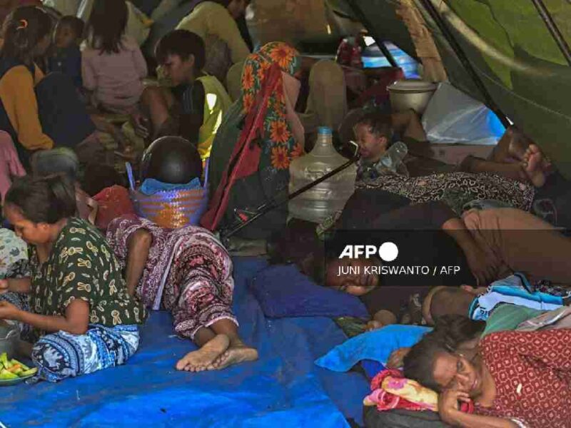 Terremoto en Indonesia deja miles de desplazados y una comunidad en alerta