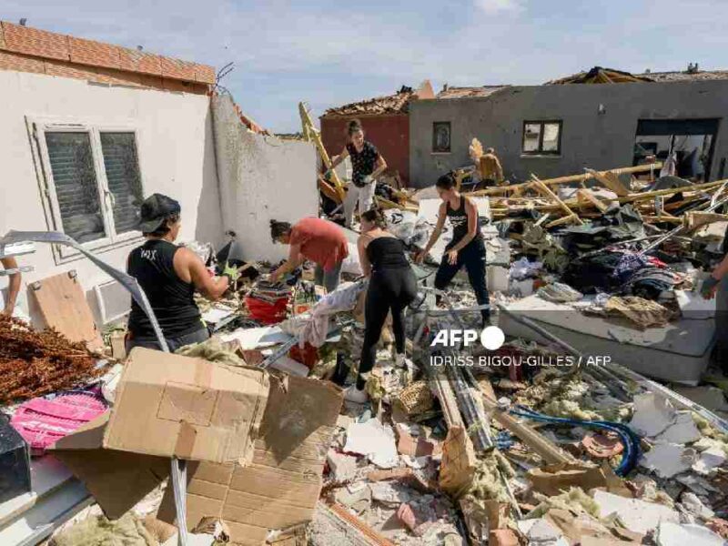 Tornado de violencia poco común arrasa pueblo de Francia y deja decenas de heridos
