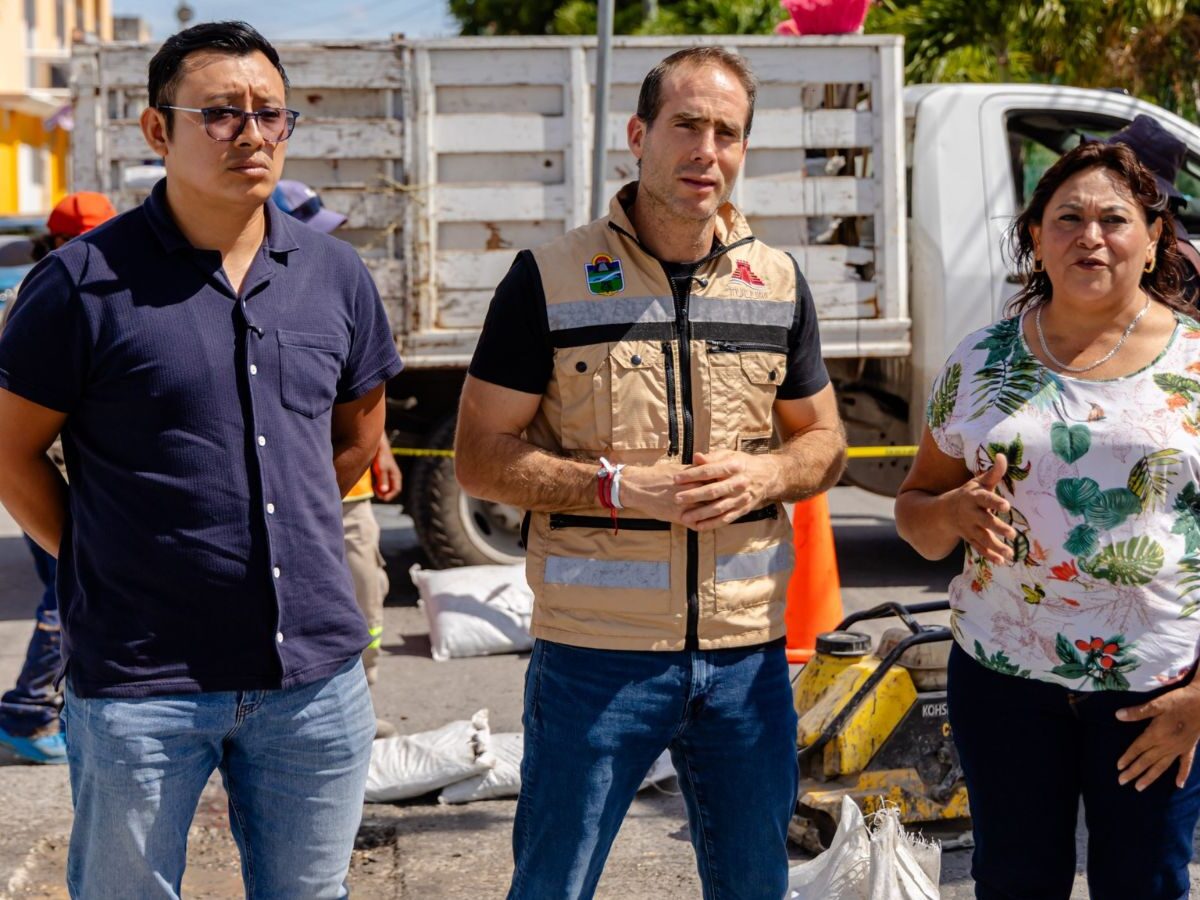 Tulum responde a vecinos con trabajos de bacheo y limpieza