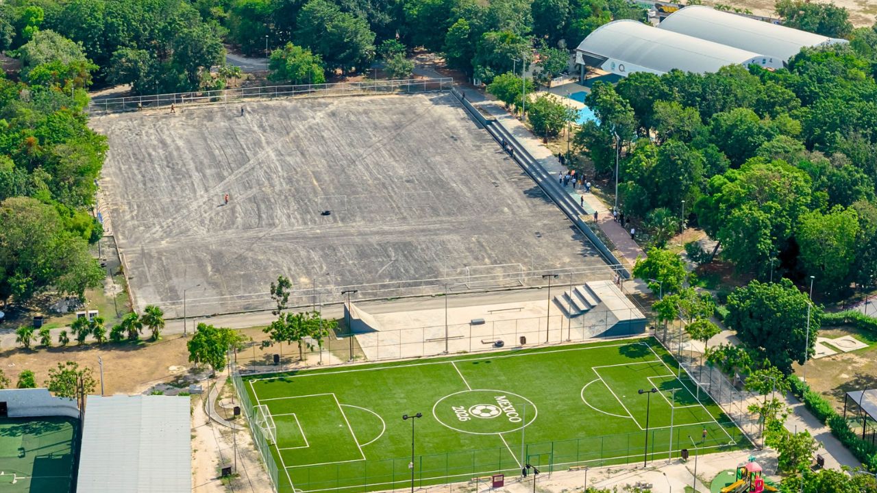 Tulum rehabilita cancha de futbol 11 en la Unidad Deportiva