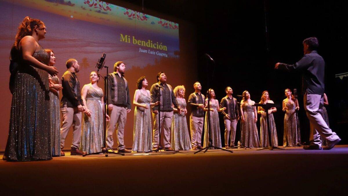Vózeres abarrota Teatro de Cancún previo a gira por Sudamérica