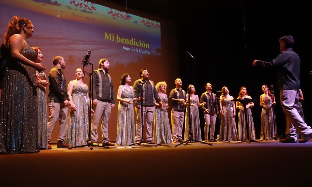 Vózeres abarrota Teatro de Cancún previo a gira por Sudamérica