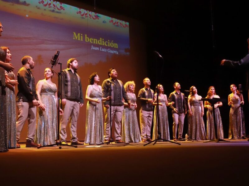 Vózeres abarrota Teatro de Cancún previo a gira por Sudamérica