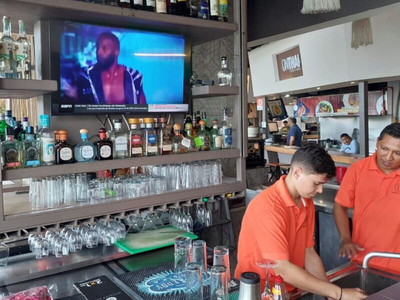 Canirac busca hora extra para restaurantes en Cancún; municipio niega permisos