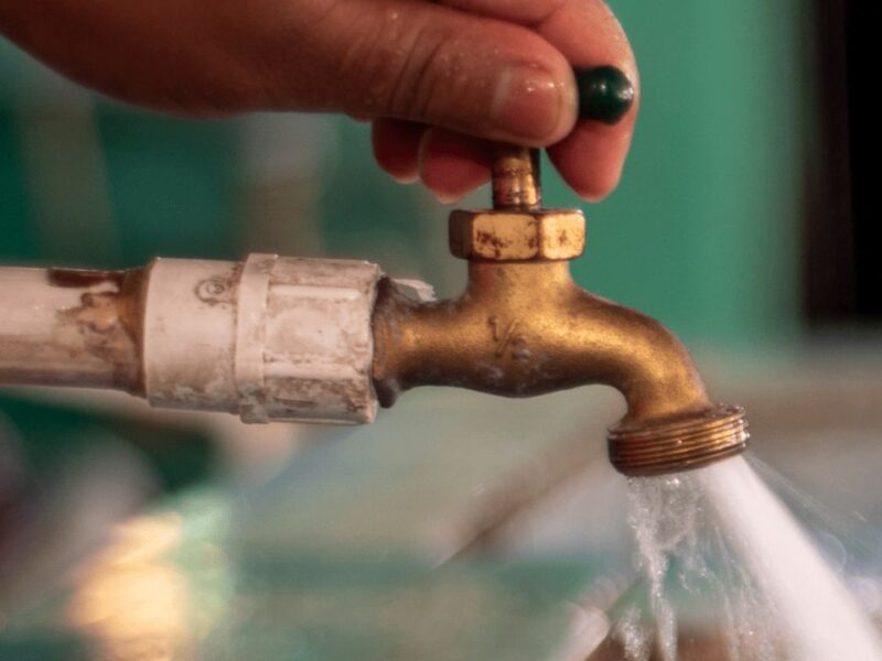 Apagones en Cancún afectan suministro de agua potable; Aguakan responsabiliza a CFE