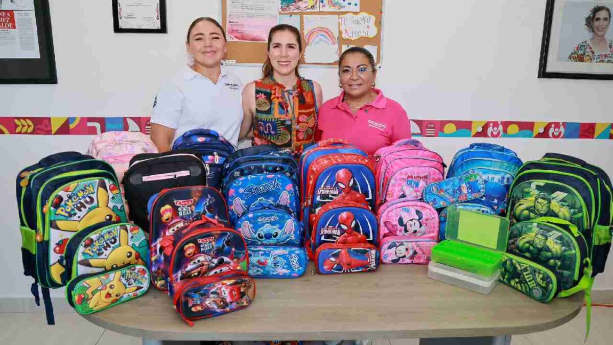 Atenea Gómez entregará mochilas a niñas y niños.