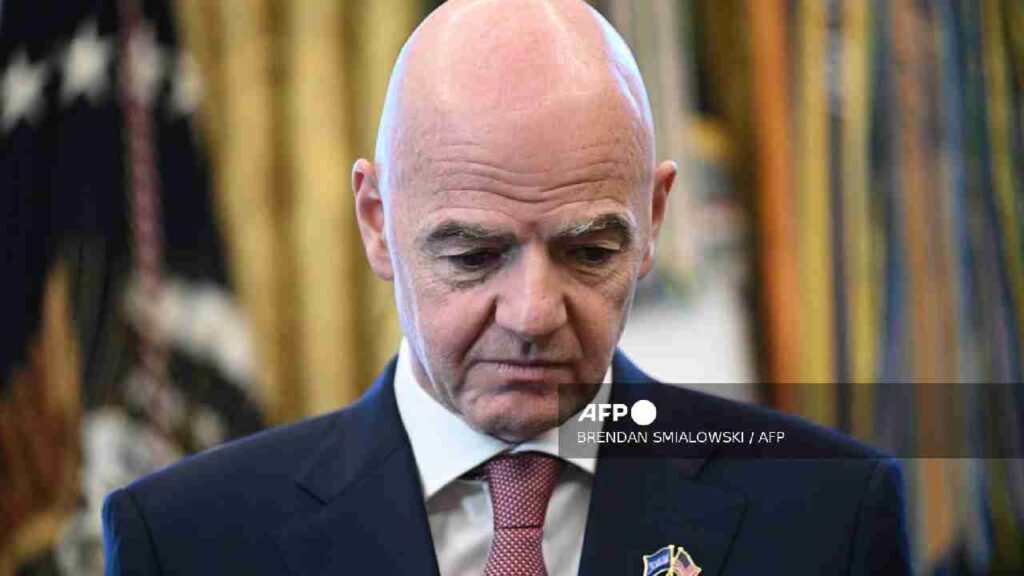 Infantino en la cuerda floja.