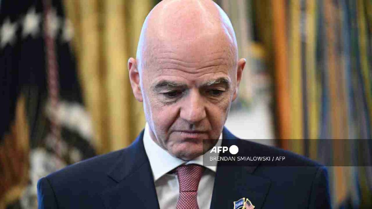 Infantino en la cuerda floja.