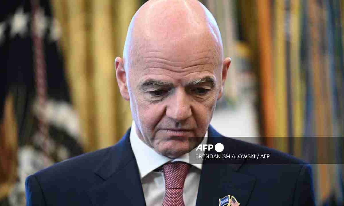 Infantino en la cuerda floja.