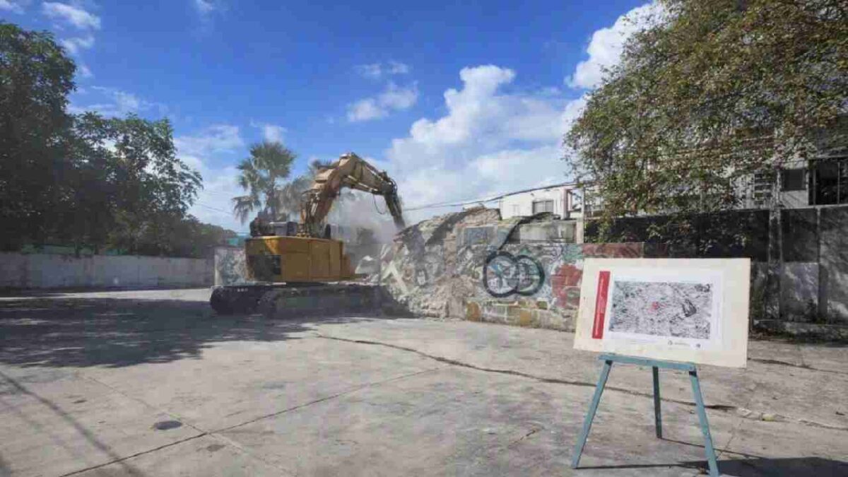 Arranca demolición del antiguo Hospital General de Cancún.